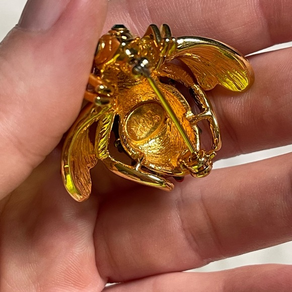 Joan Rivers Cherry Fly Bee Brooch - Picture 3 of 5